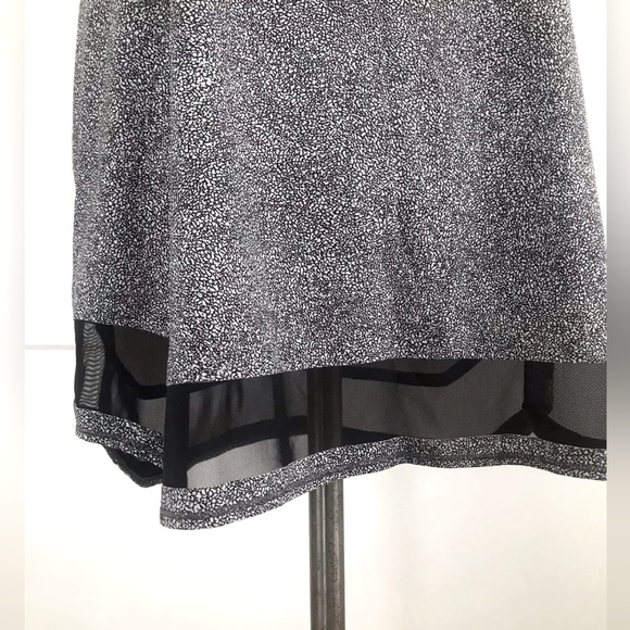 Lululemon Smooth Stride Tank Size 12 - Picture 4 of 10